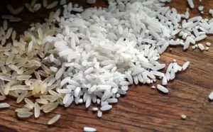 Cooked and raw white rice